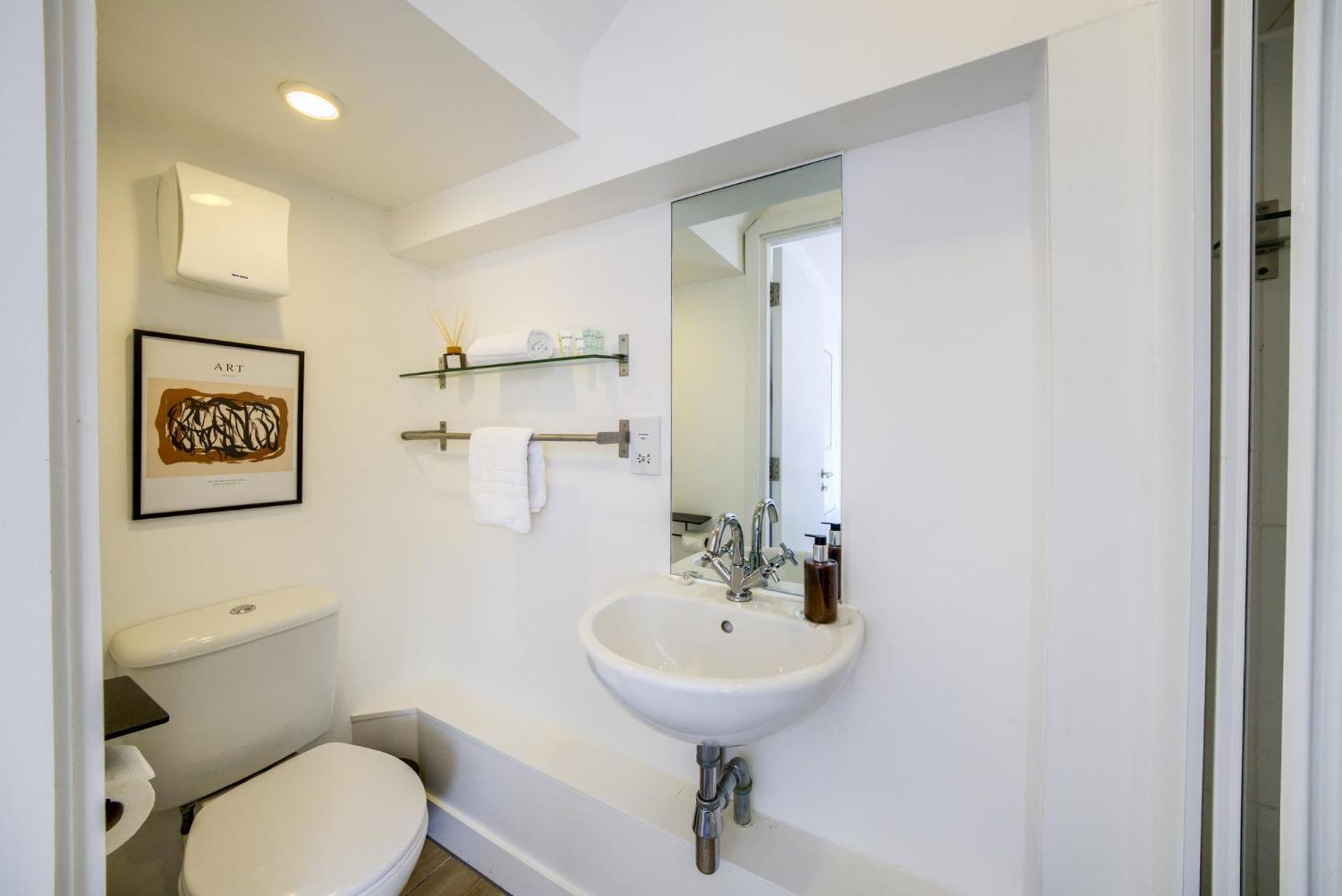 Coventry Large 4-Bed Townhouse By Empower Homes Esterno foto