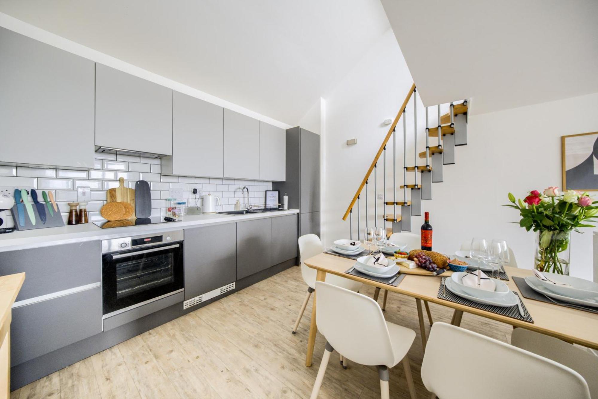 Coventry Large 4-Bed Townhouse By Empower Homes Esterno foto