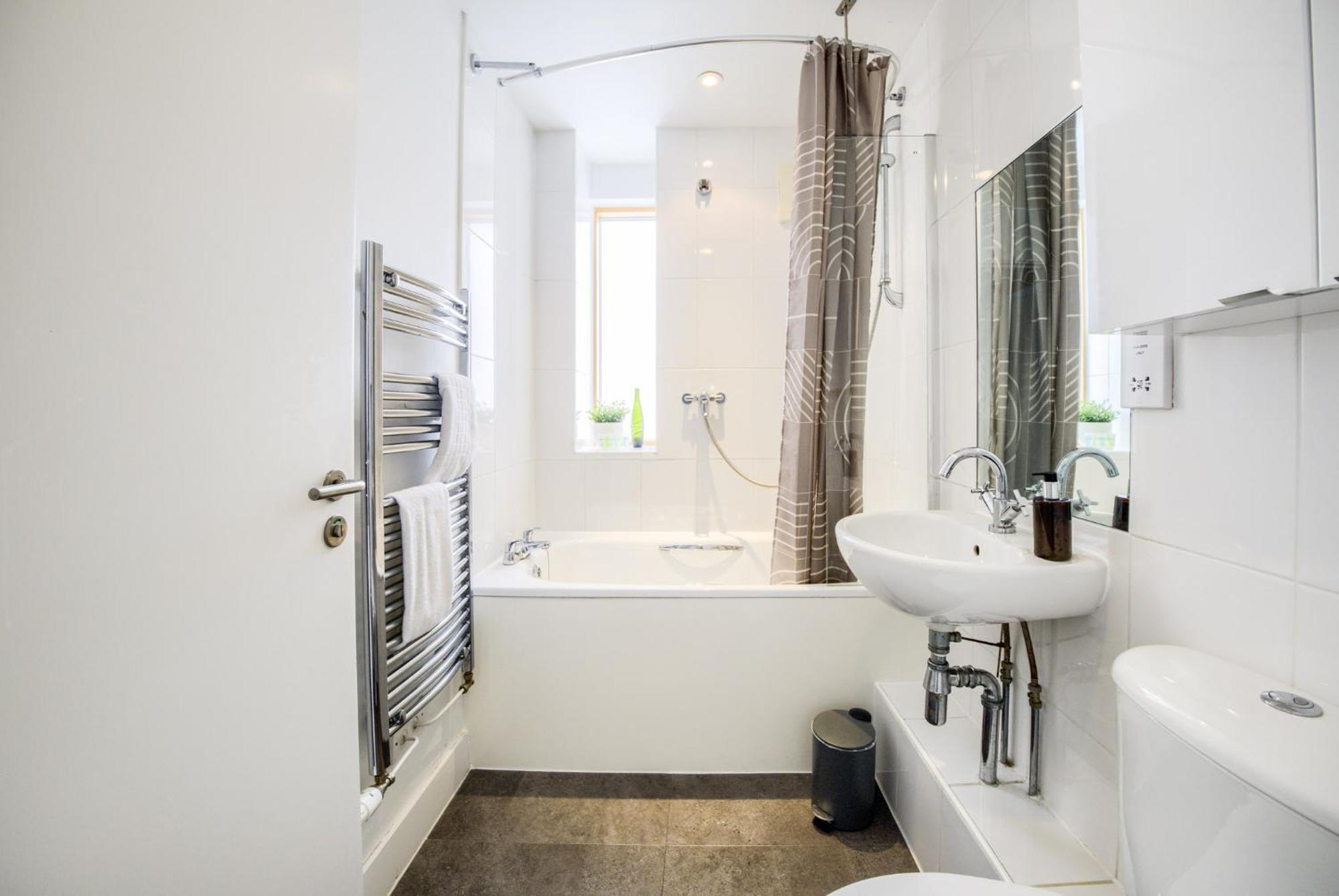 Coventry Large 4-Bed Townhouse By Empower Homes Esterno foto