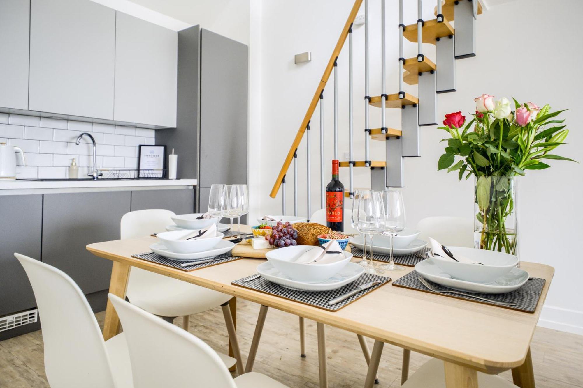 Coventry Large 4-Bed Townhouse By Empower Homes Esterno foto