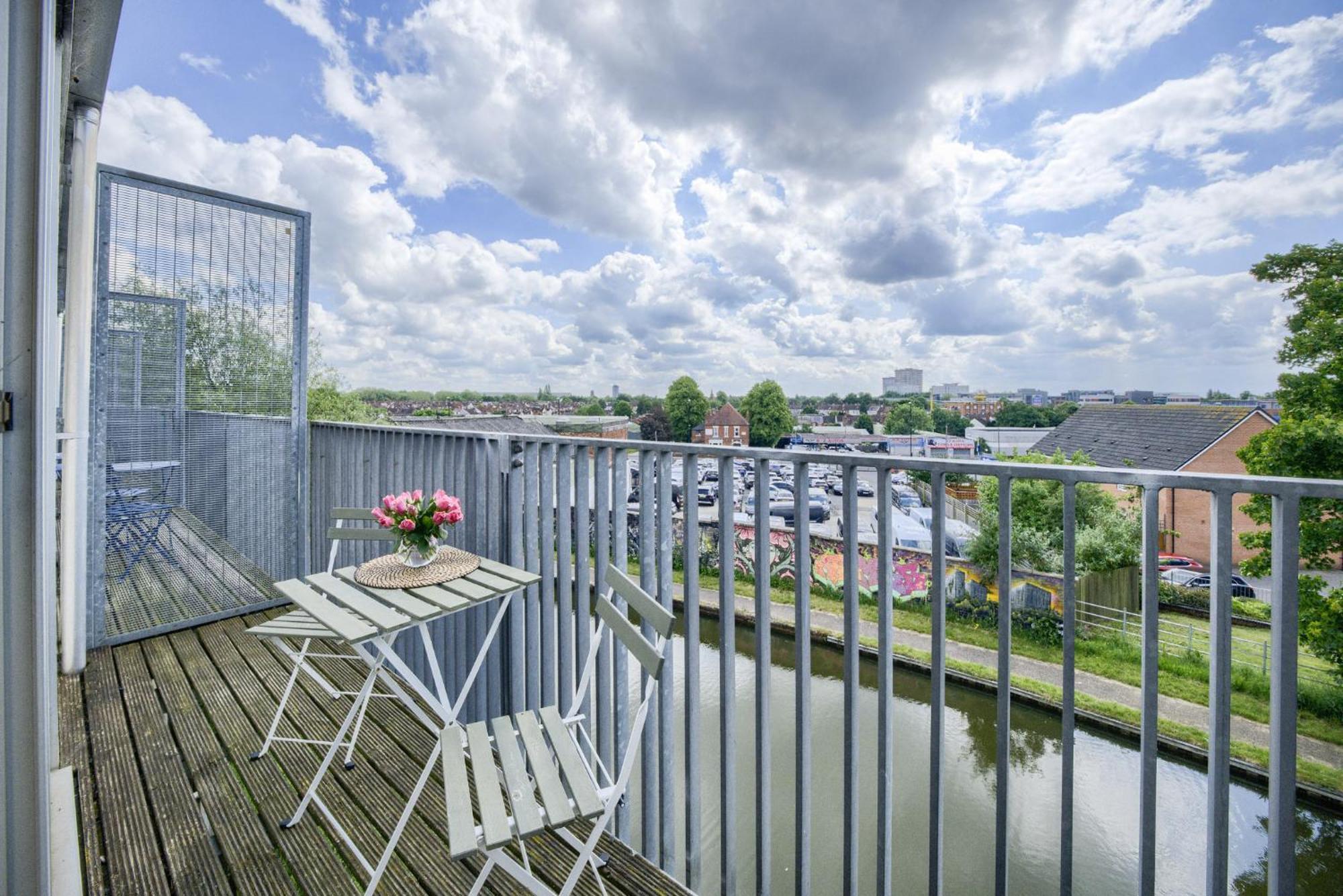 Coventry Large 4-Bed Townhouse By Empower Homes Esterno foto