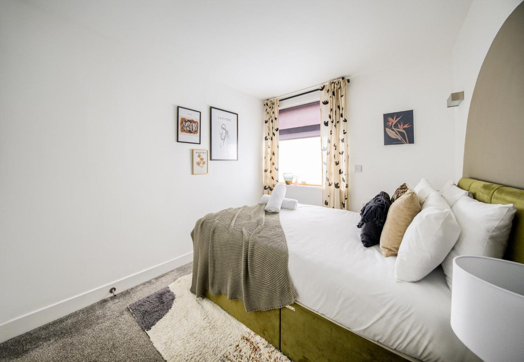 Coventry Large 4-Bed Townhouse By Empower Homes Esterno foto