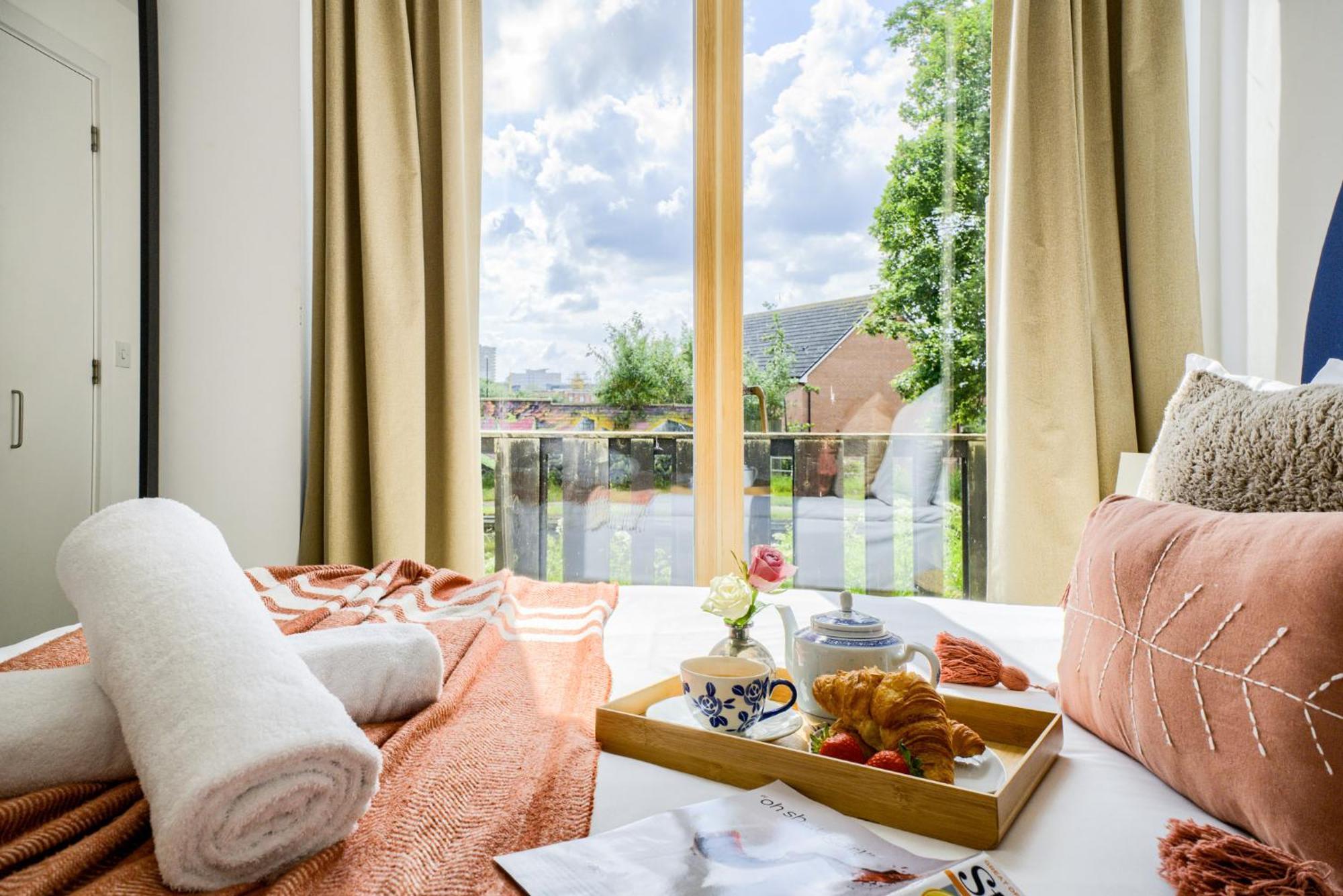 Coventry Large 4-Bed Townhouse By Empower Homes Esterno foto