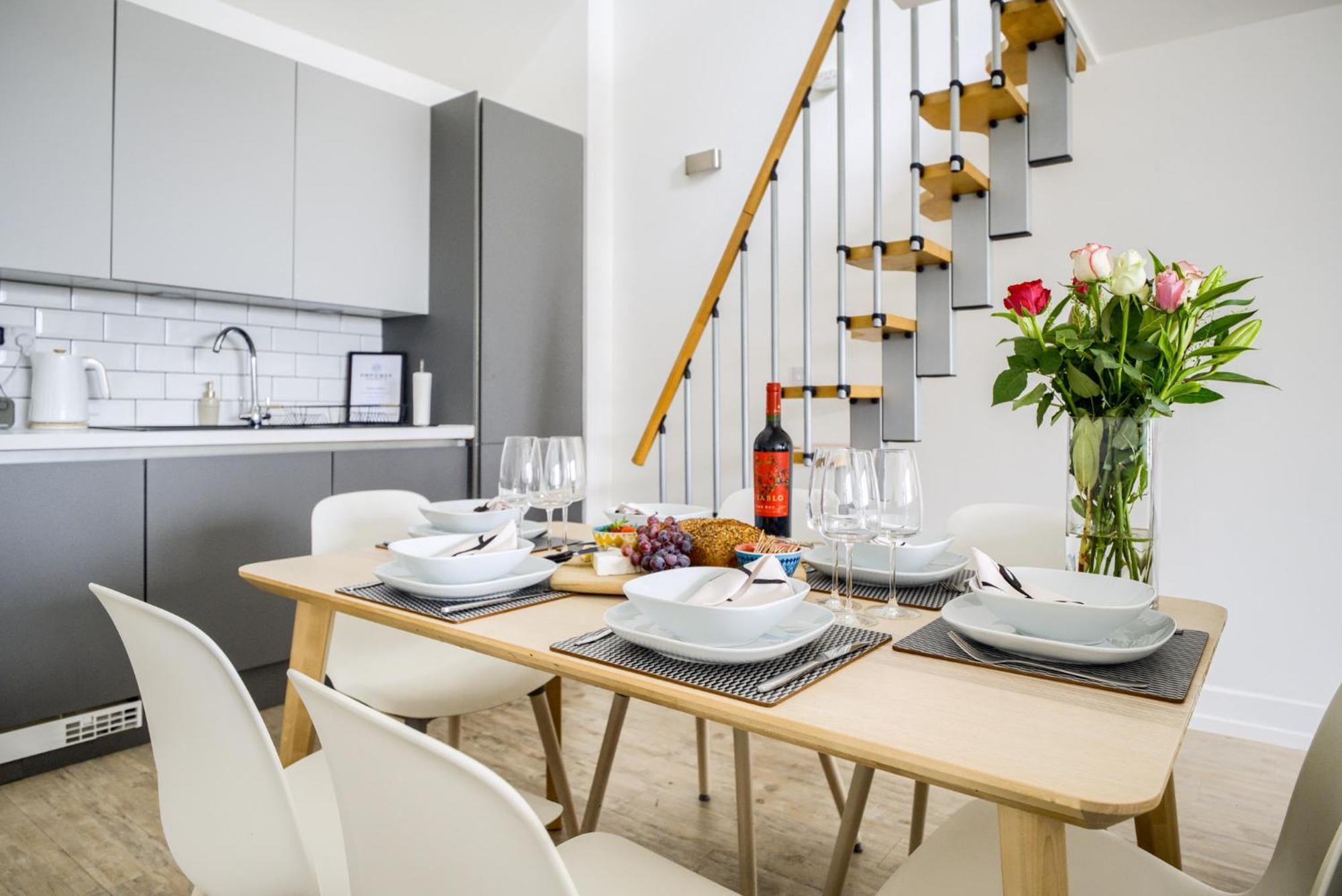 Coventry Large 4-Bed Townhouse By Empower Homes Esterno foto