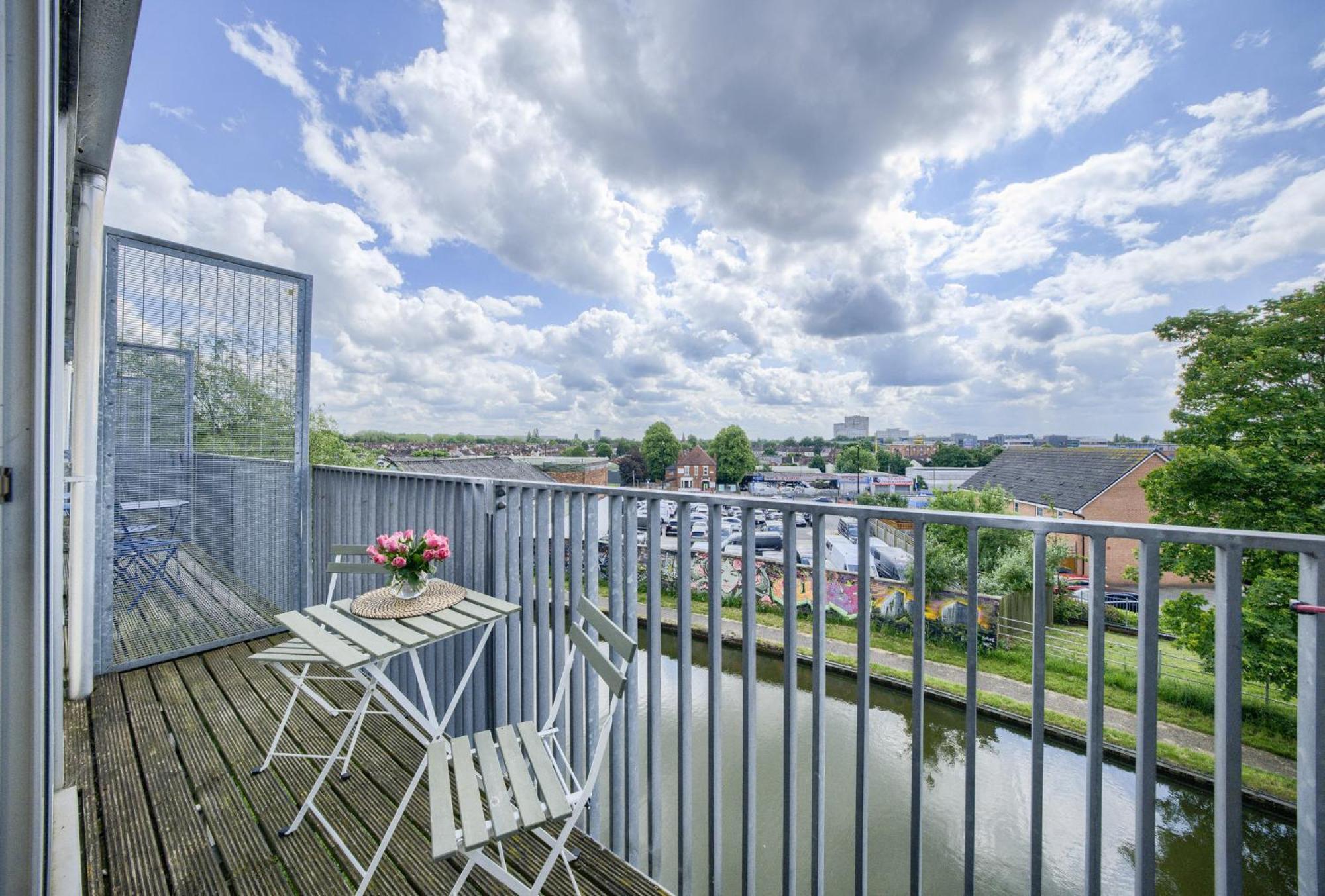Coventry Large 4-Bed Townhouse By Empower Homes Esterno foto