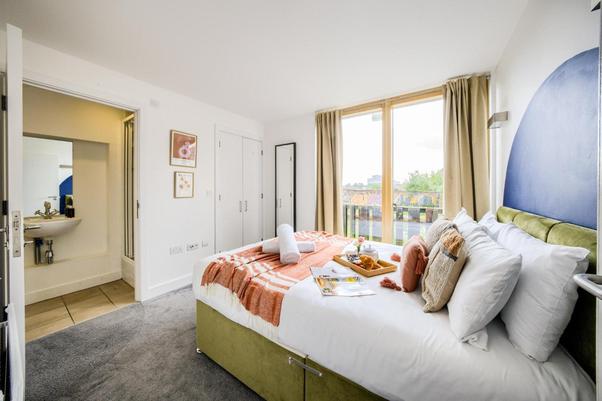 Coventry Large 4-Bed Townhouse By Empower Homes Esterno foto