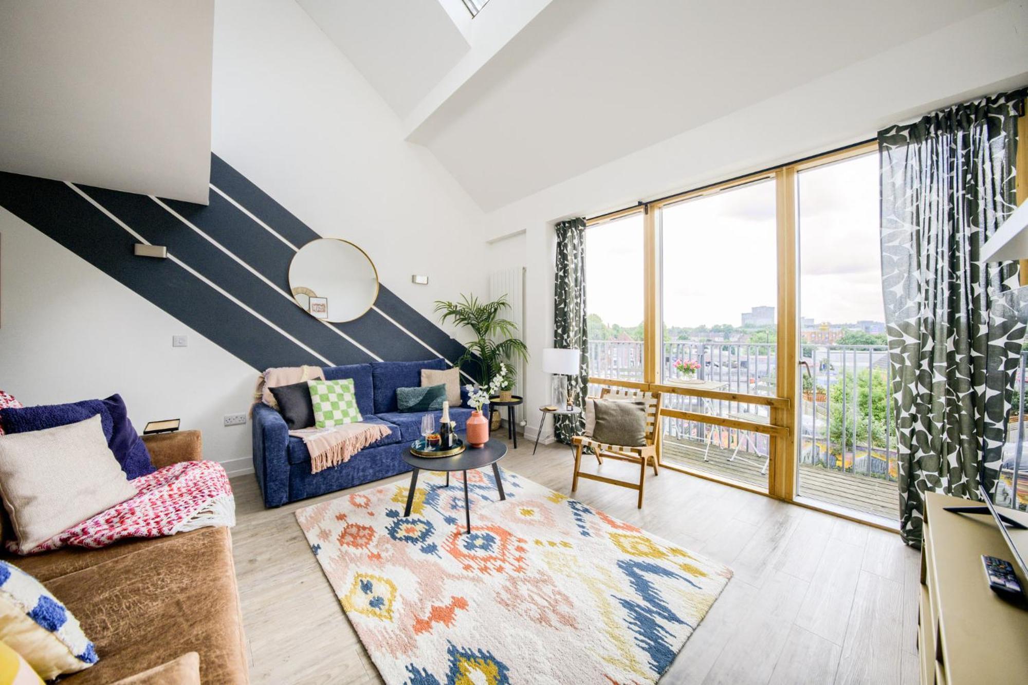 Coventry Large 4-Bed Townhouse By Empower Homes Esterno foto